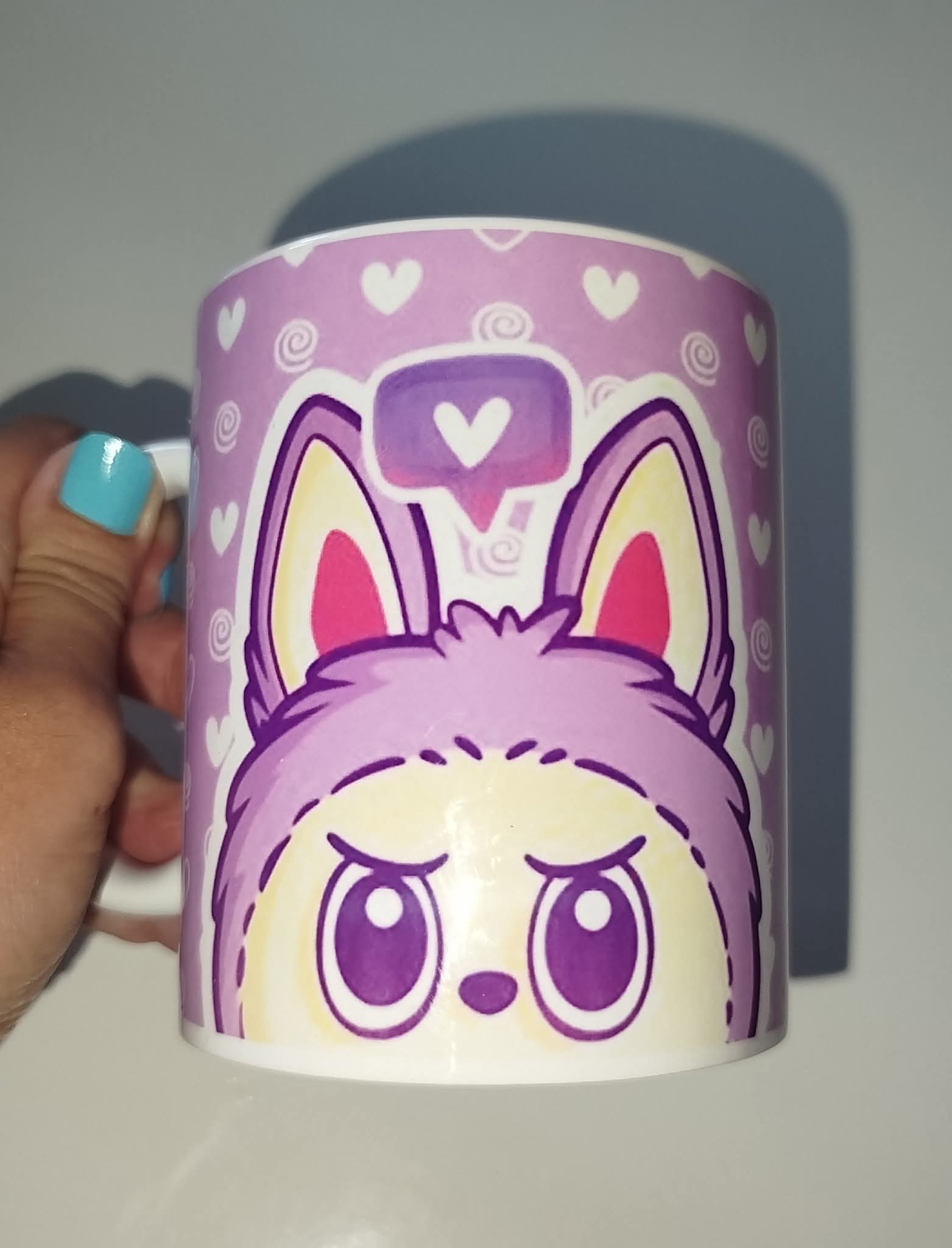 Tazza Labubu con denti nascosti